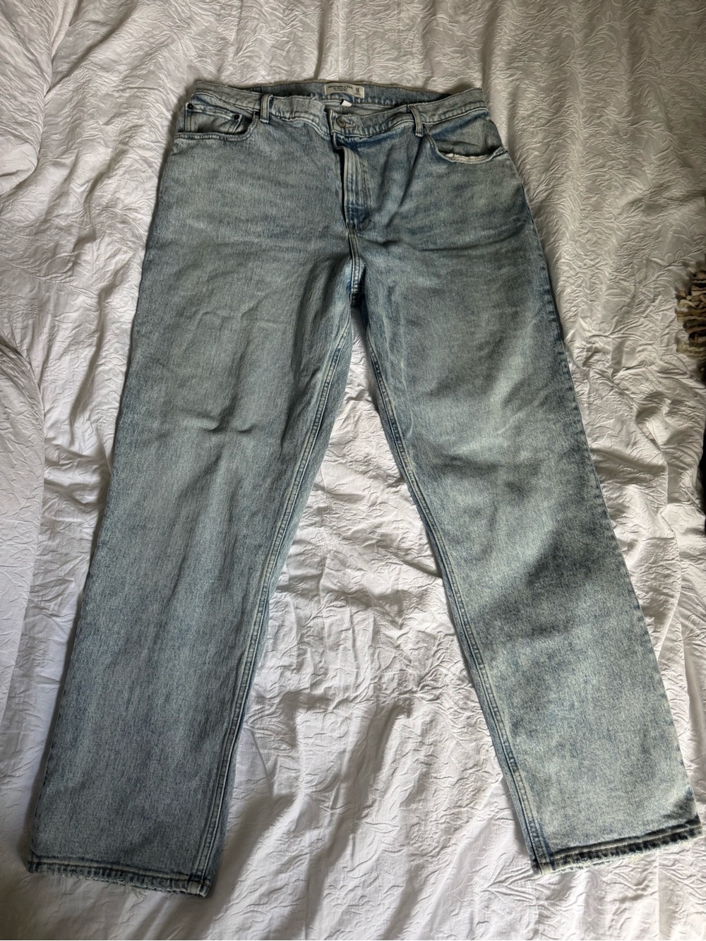 Abercrombie & Fitch Women’s Straight Jeans in Light Blue Wash